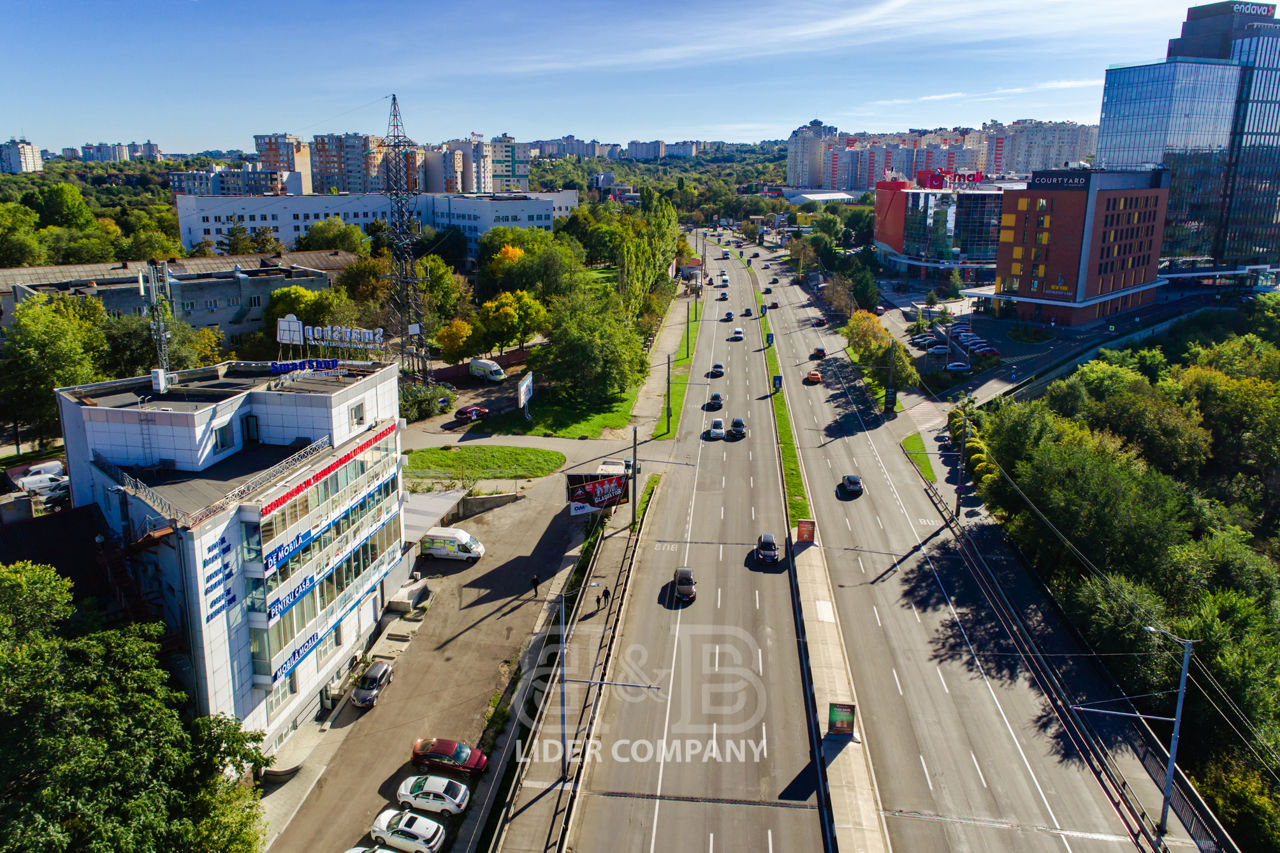 Oficii + Terasă. Centru. Vizavi de Mall foto 3