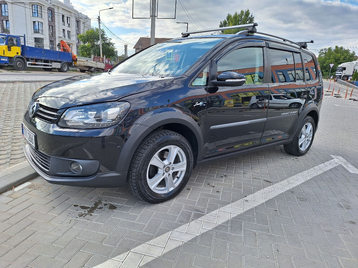 Volkswagen Touran foto 2