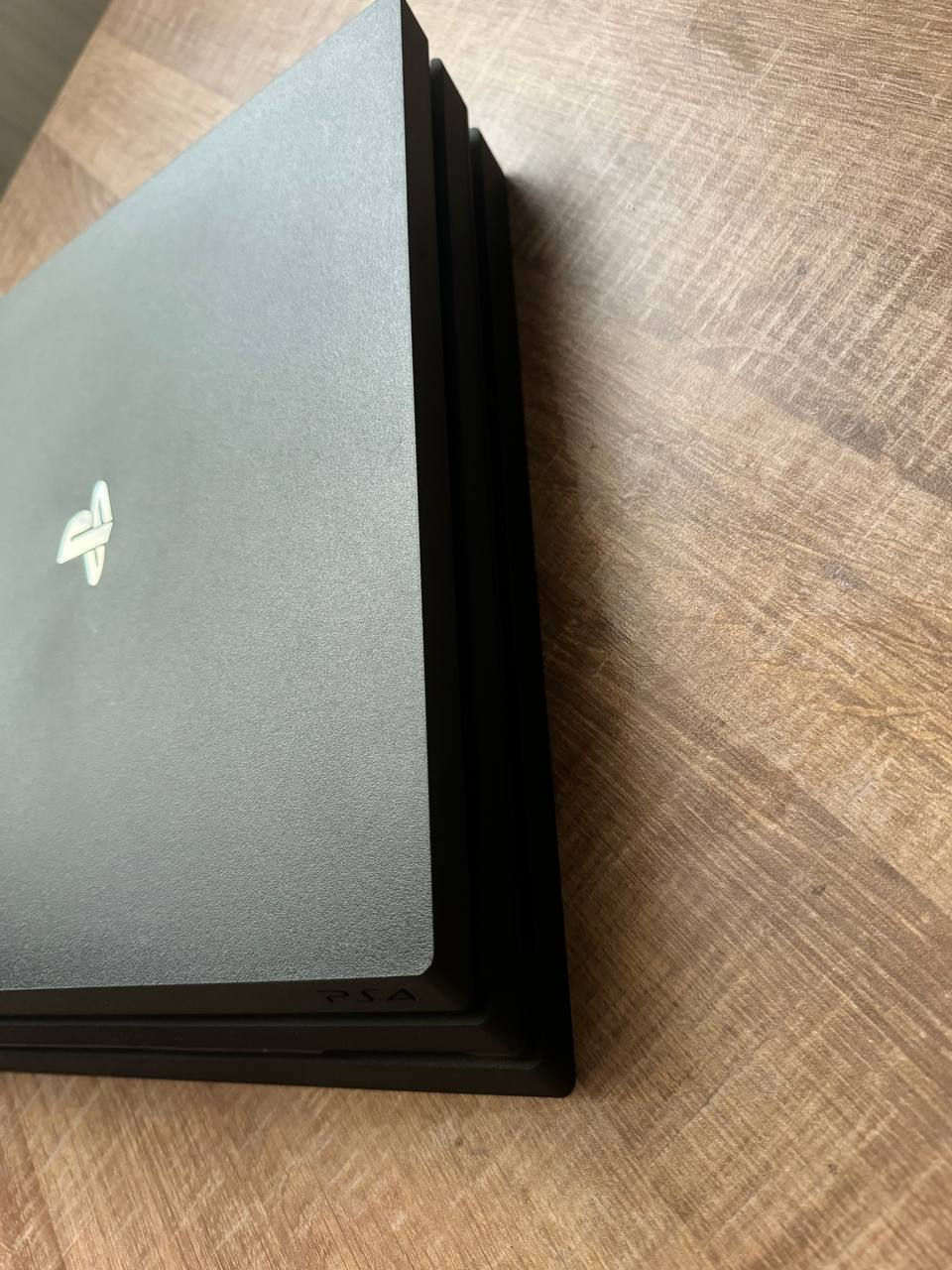 Vand PS4 PRO 1TB stare practic noua  foto 3