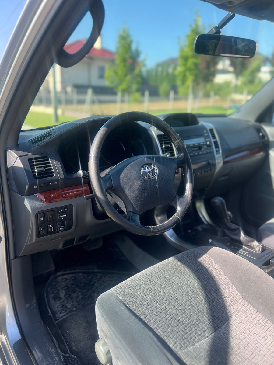 Toyota Land Cruiser Prado foto 7