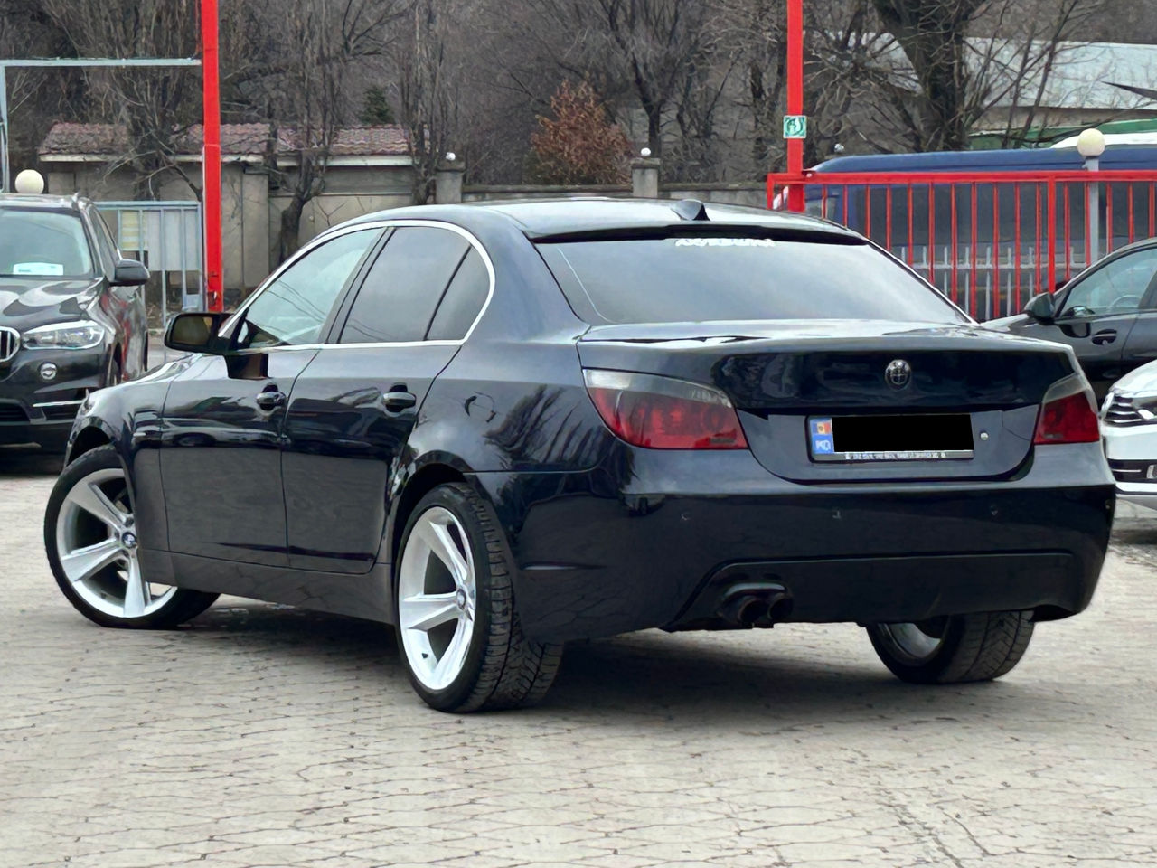 BMW 5 Series foto 2