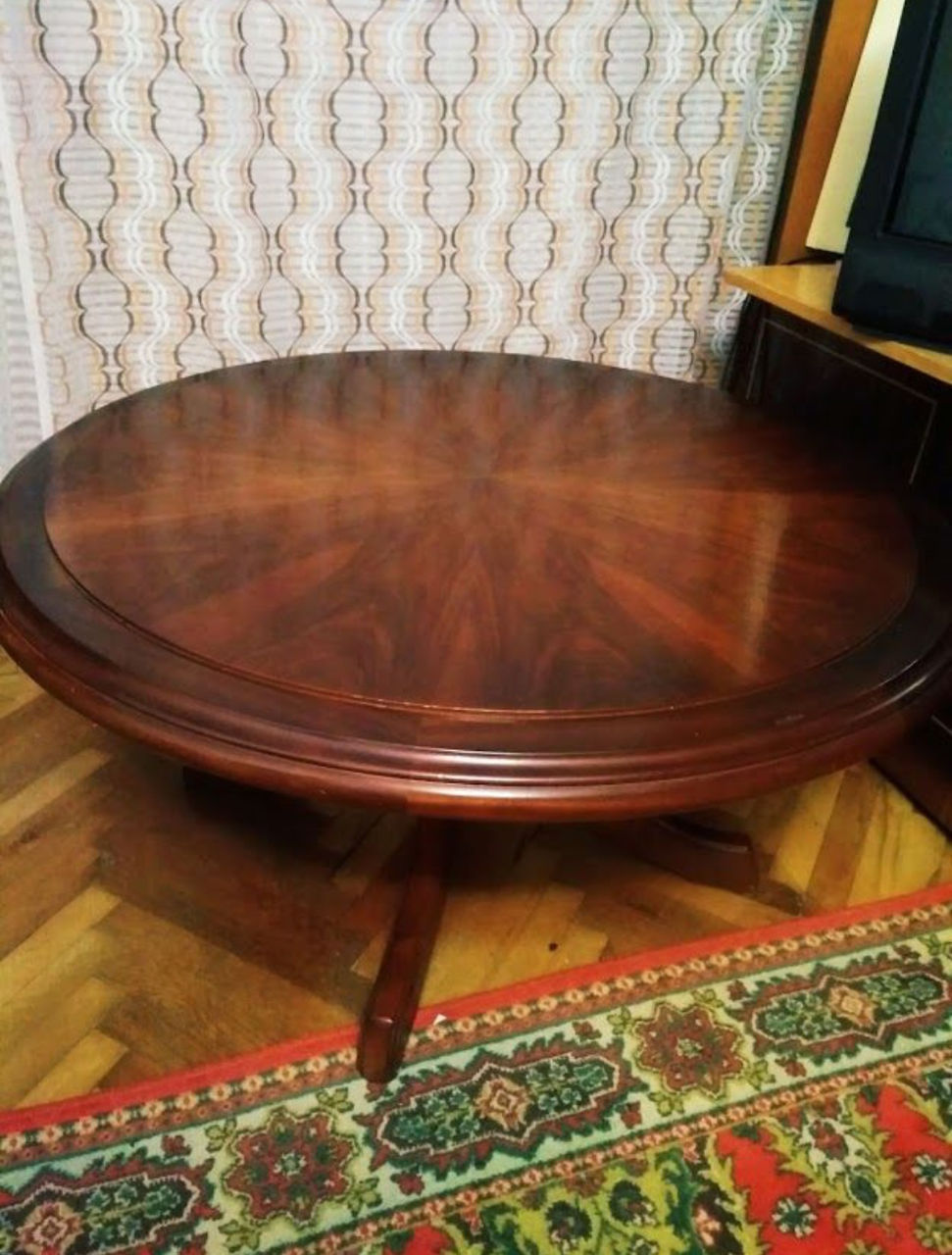 Кофейный стол, дерево (сделан в Германии).