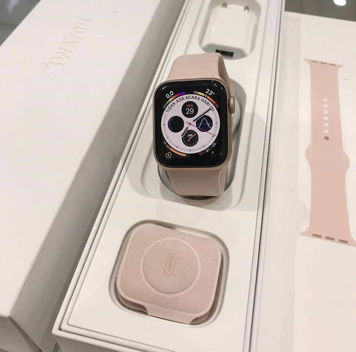 Apple watch se 1 44mm. Apple watch se 44mm. Apple watch se 2022 40mm. Эпл вотч se 44 мм. Часы Аппле 6 se 44mm.