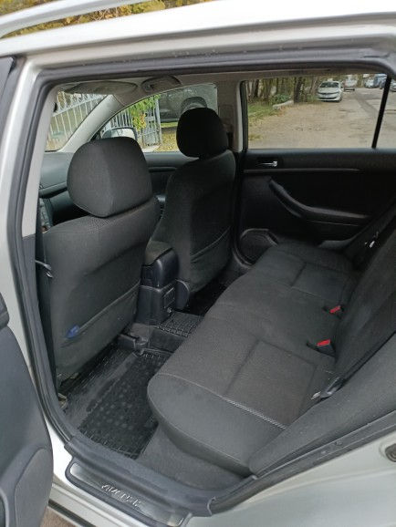 Toyota Avensis foto 3