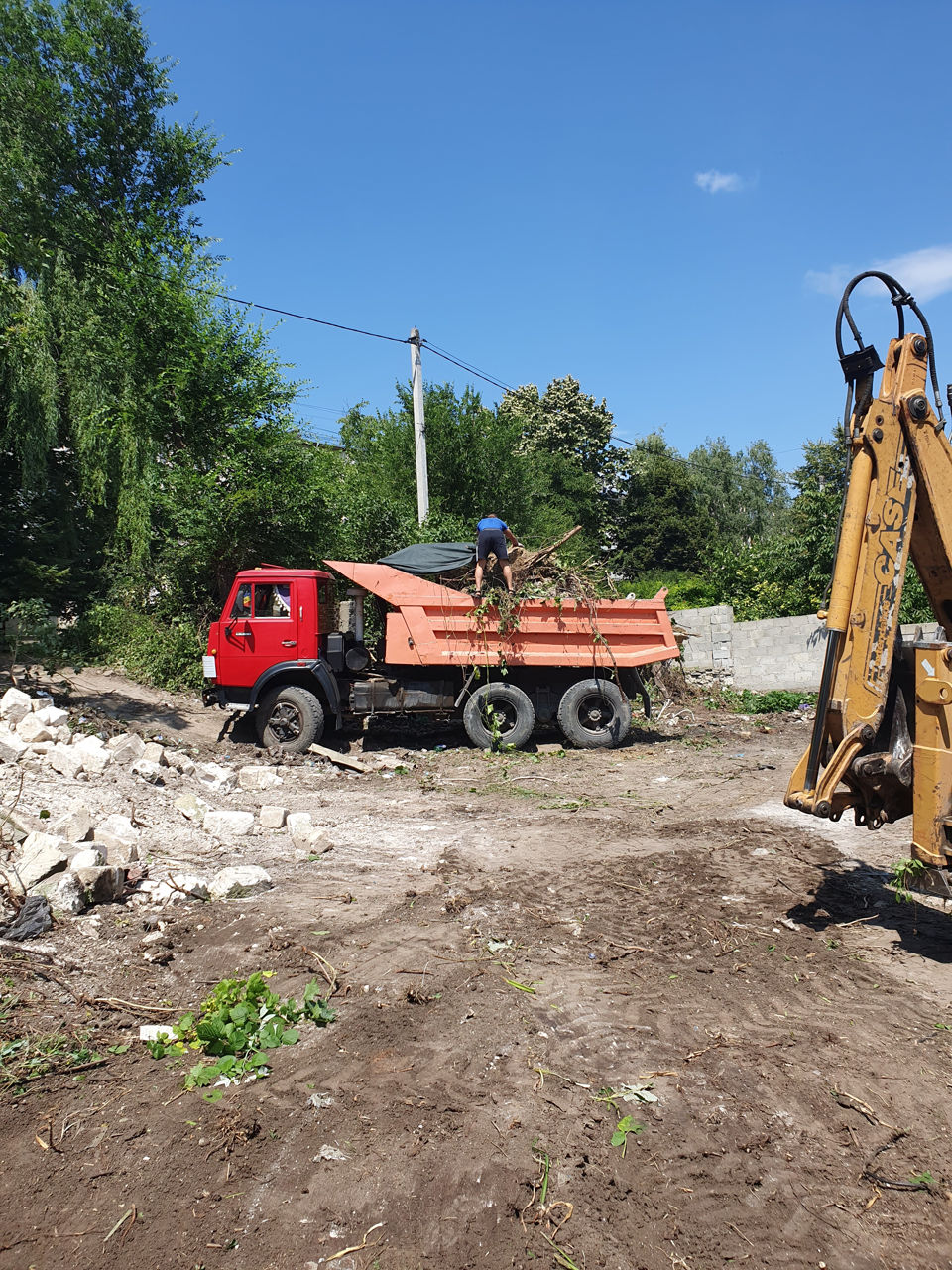 Демонтаж снос домов строений demolam case stricam case curatim terenuri taiem copacii scoatem radaci foto 5