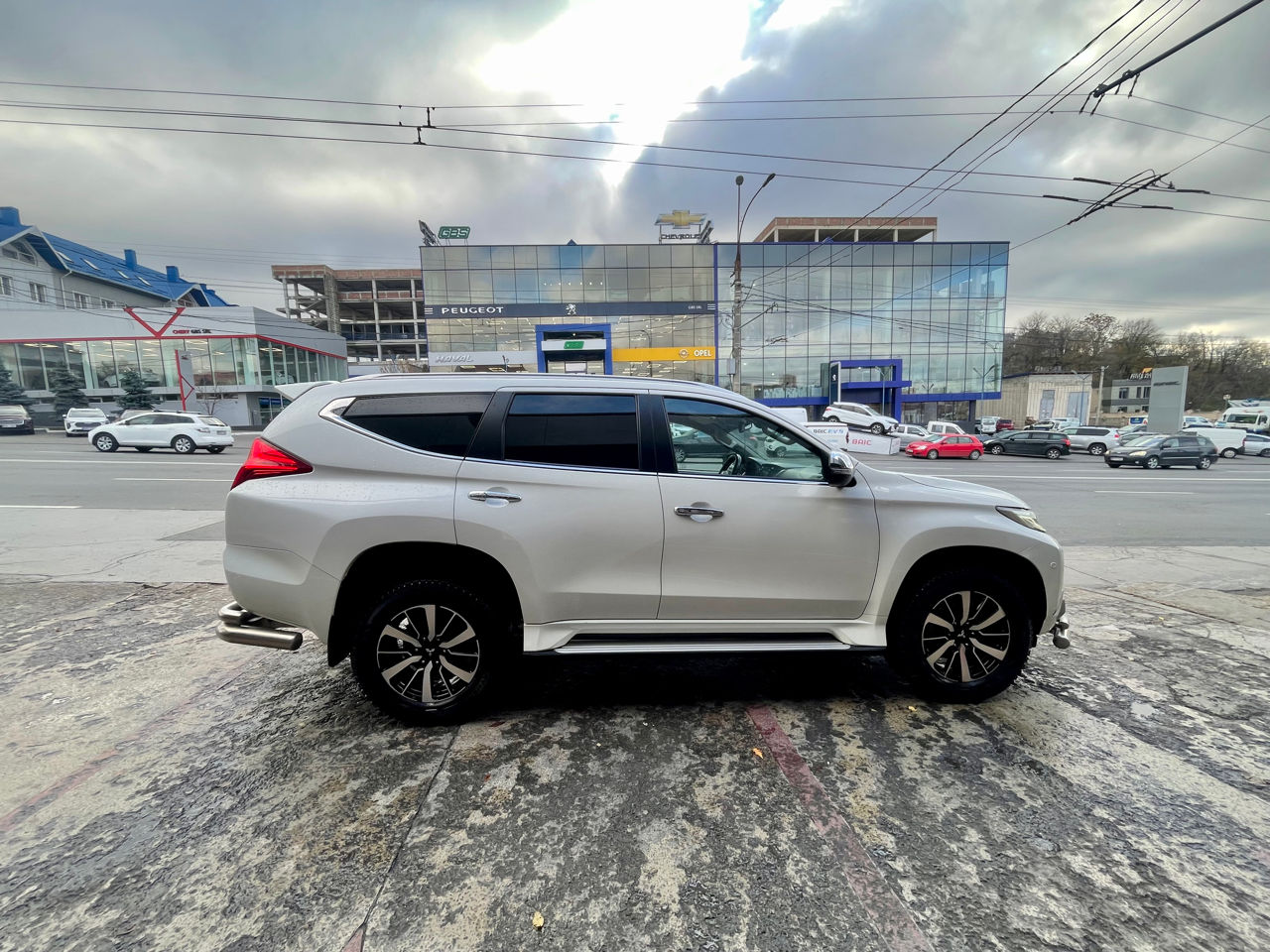 Mitsubishi Pajero Sport foto 0