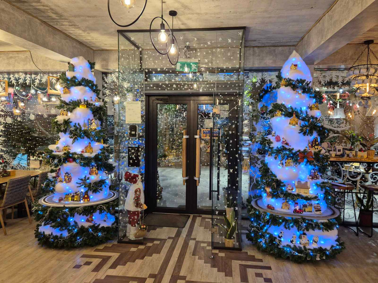 Decoratiuni de iarna,  confectionate manual, compozitii vii pentru masa de revelion. foto 0