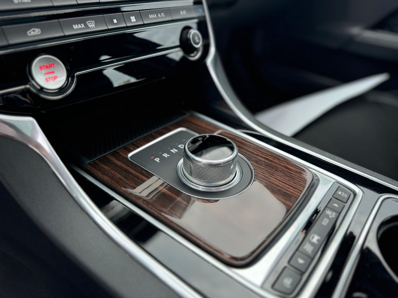 Jaguar XE foto 17