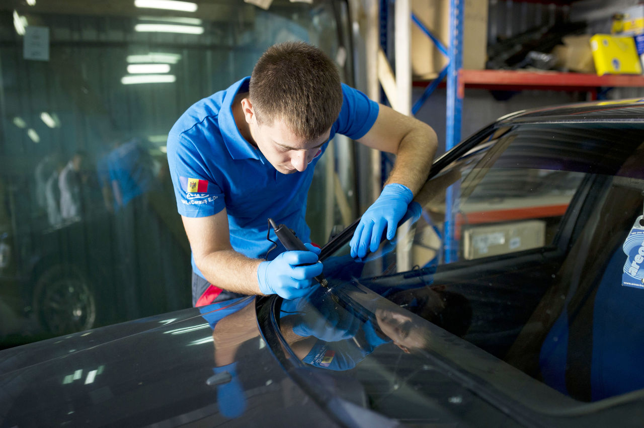 Geamuri auto.Instalare.Parbriz, laterale, lunete. Установка. Автостекло лобовое, боковое, заднее foto 13