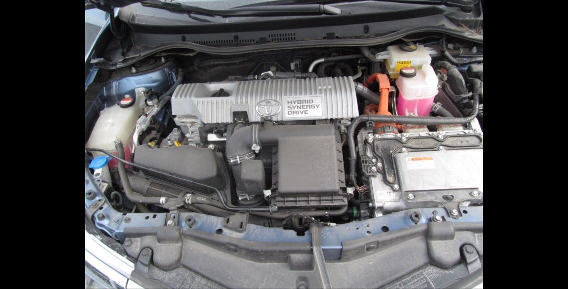 Запчасти на toyota auris  hybrid foto 2