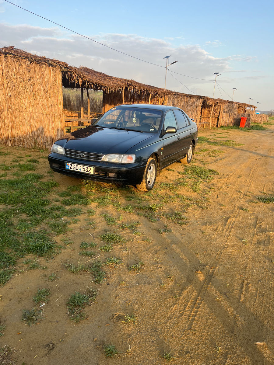 Toyota Carina foto 1