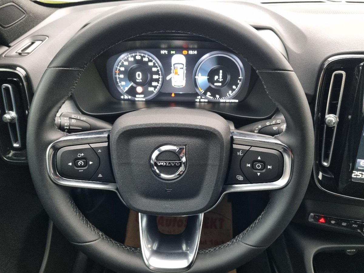 Volvo XC40 2023 photo 14