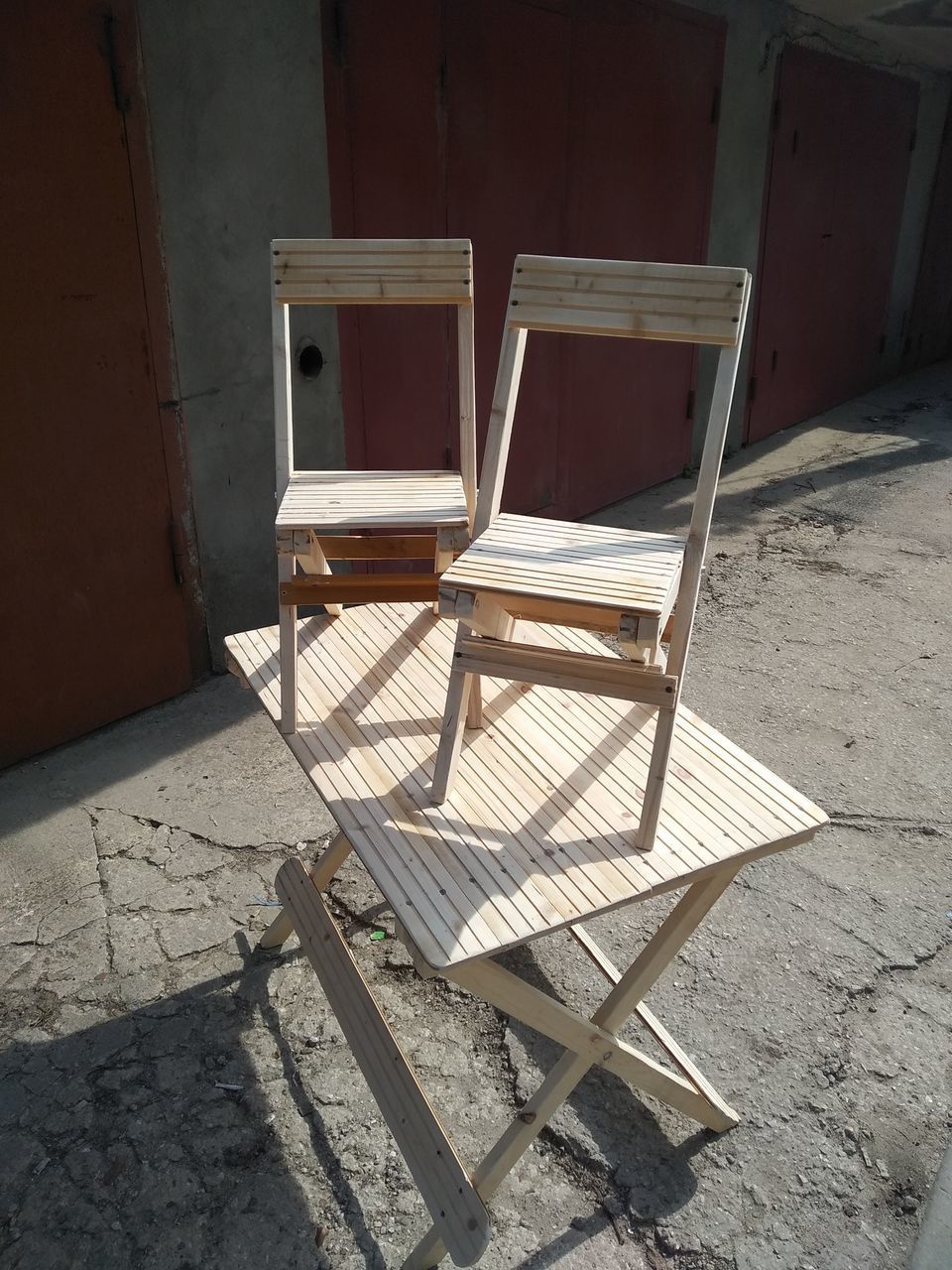 Деревянные раскладные стулья и кресла