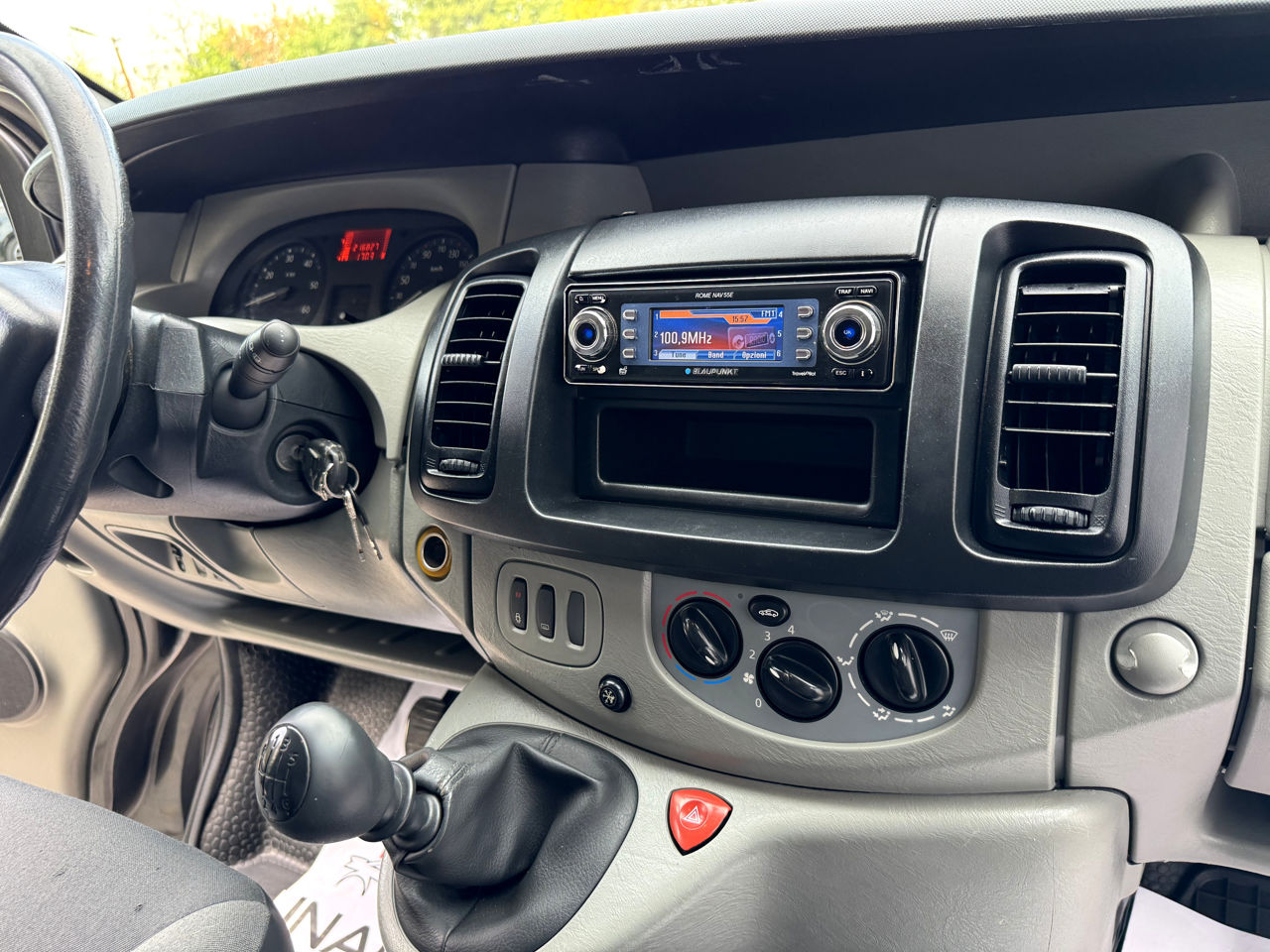 Renault Trafic 6 locuri foto 10