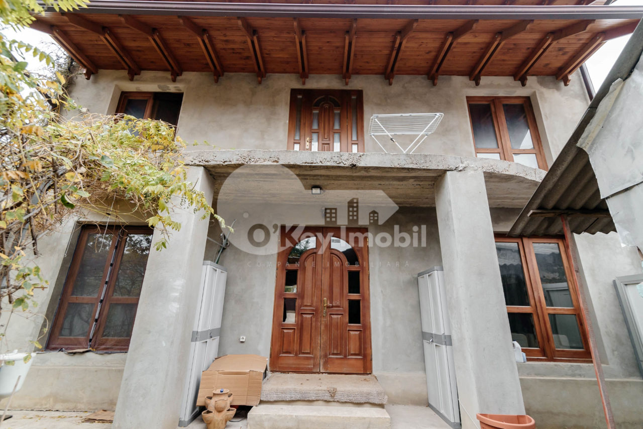 Casă în 2 nivele, 200 mp + 6.8 ari, Buiucani, 400000 €