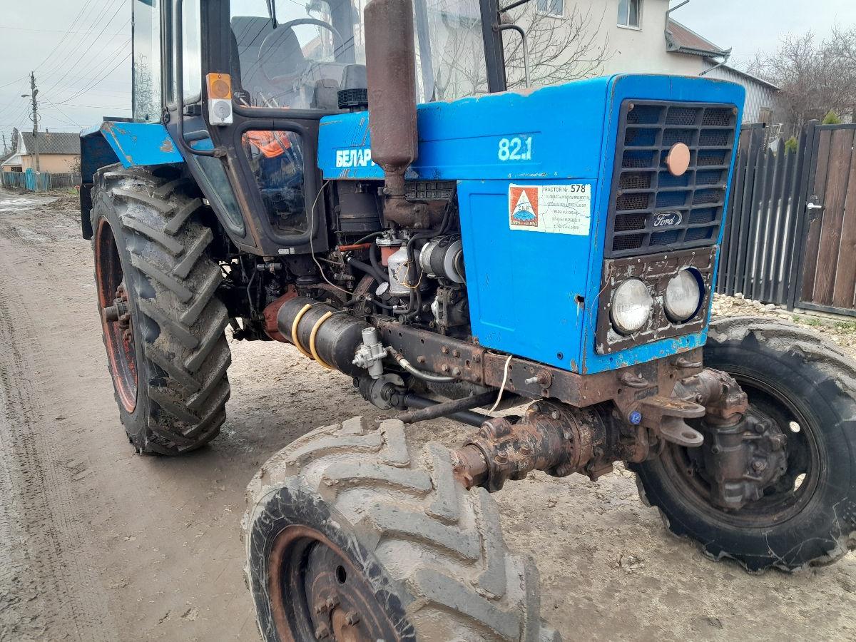 Mtz 82 , anul 2004, 6700 euro.
