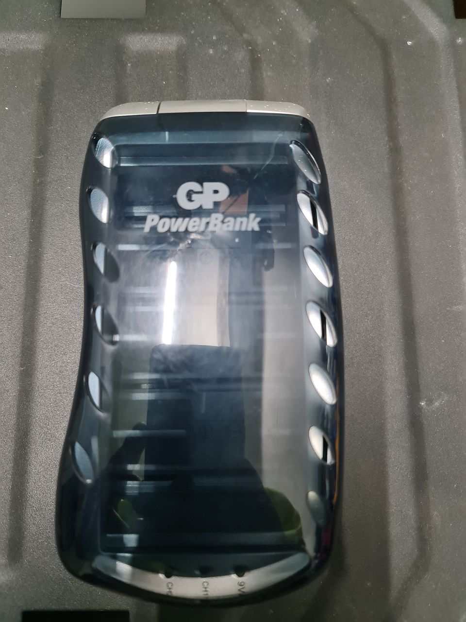 Зарядное устройство GP PowerBank universal GPPB19