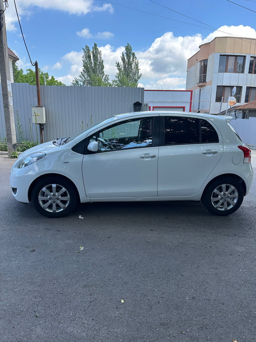 Toyota Yaris foto 8