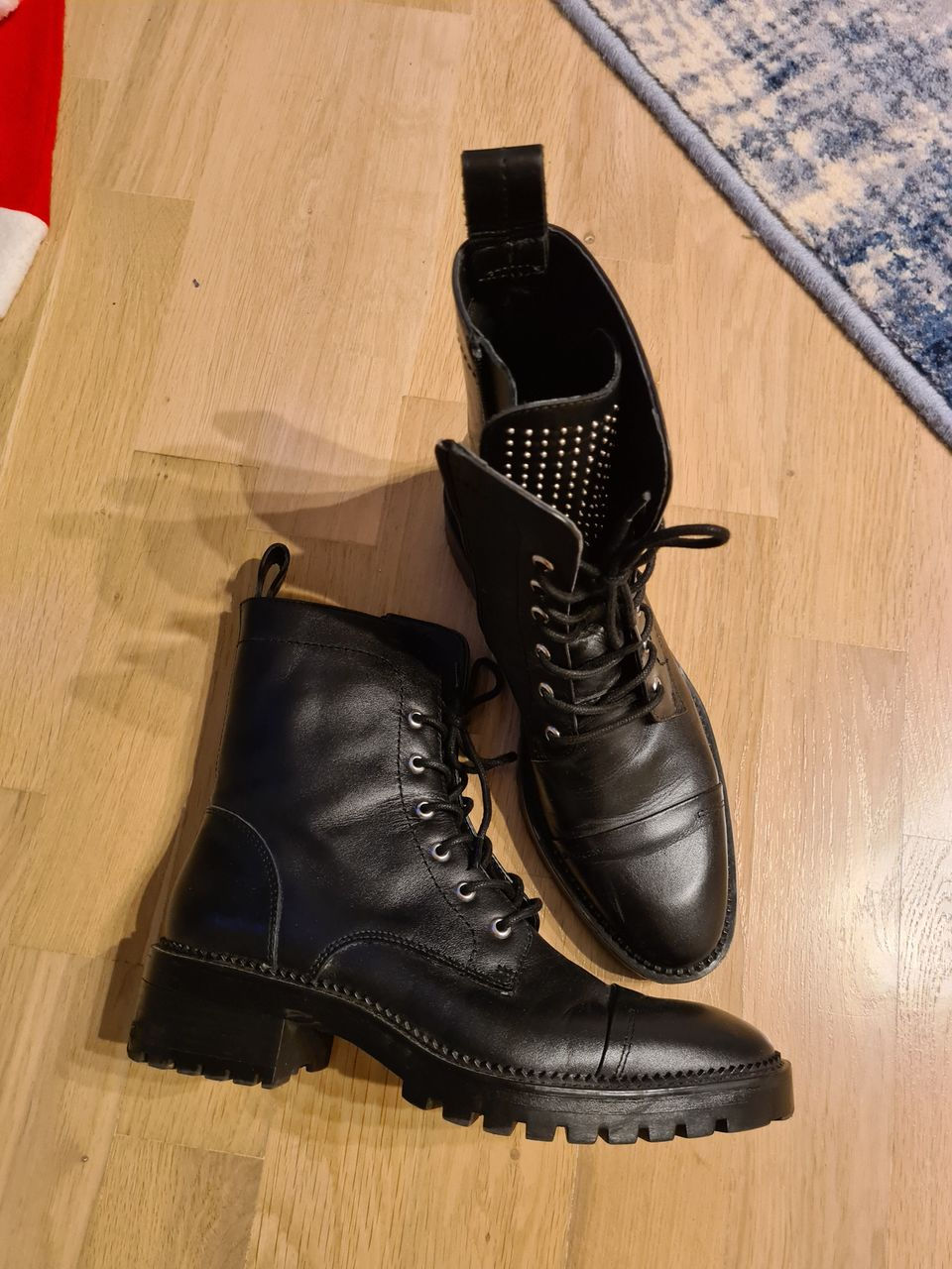 Ghete Converse, pantofi Reserved si altele foto 9