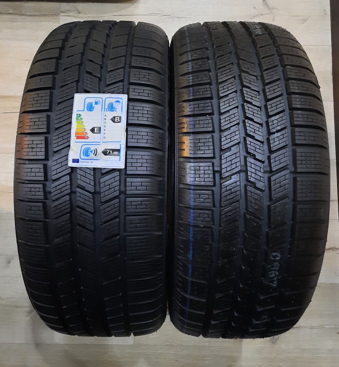 Продам 2 зимние шины Pirelli 225/45 R18