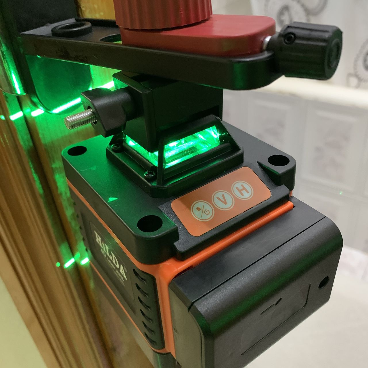 Laser nou hilda 4d 16 lini + fixator perete cadou