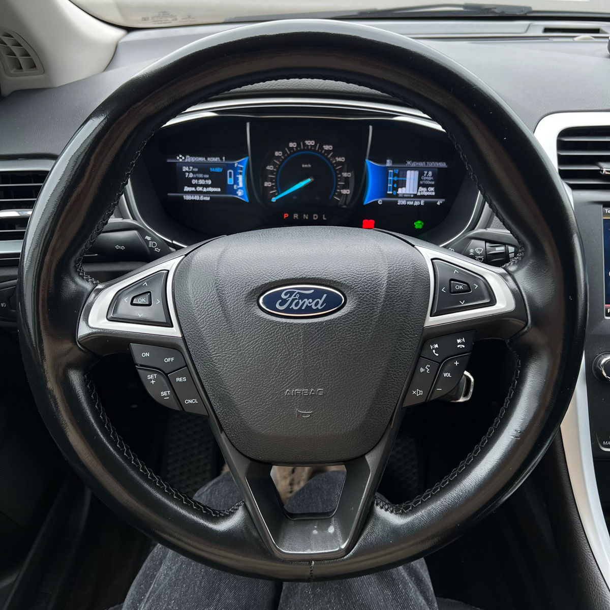 Ford Fusion chirie auto rent car foto 8