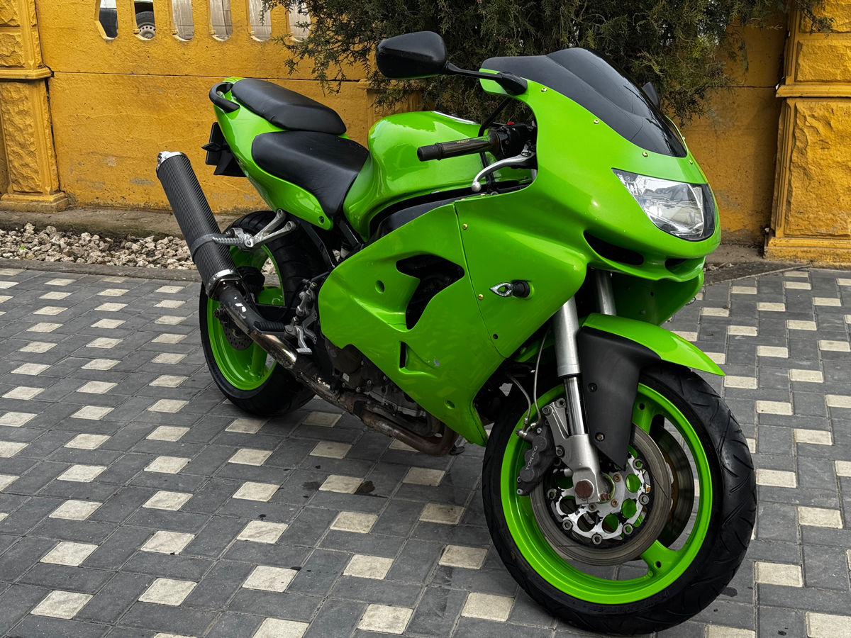 Kawasaki Zx-9R an. 2004 cu rulaj 15000 km, 3450 €