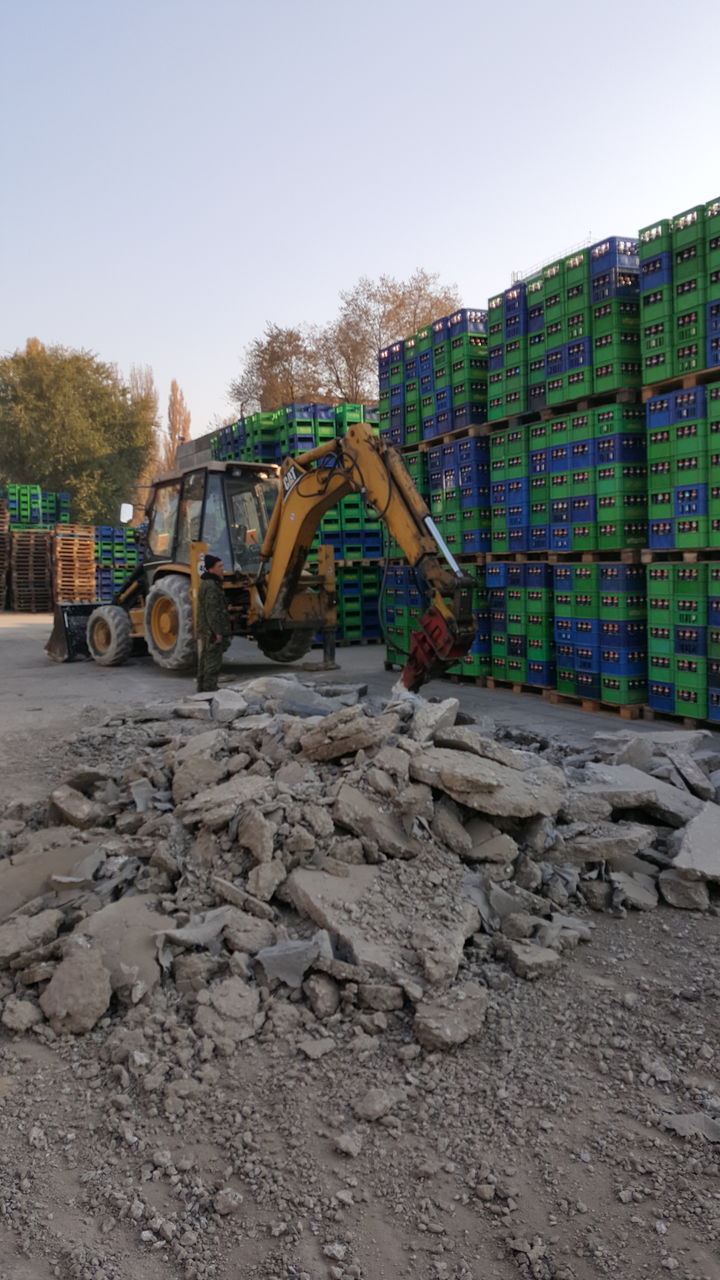 Demolarea cladirilor , betonului , miniexcavatoare . concasarea betonului . evacuarea gunoiului foto 1