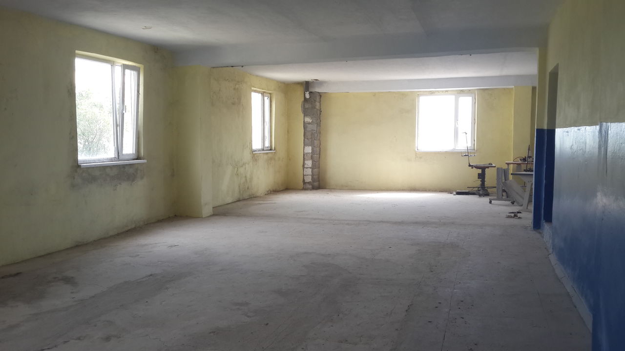 Cusatorie. Швейный цех. Producere. 600 m2 + teren aferent. foto 3