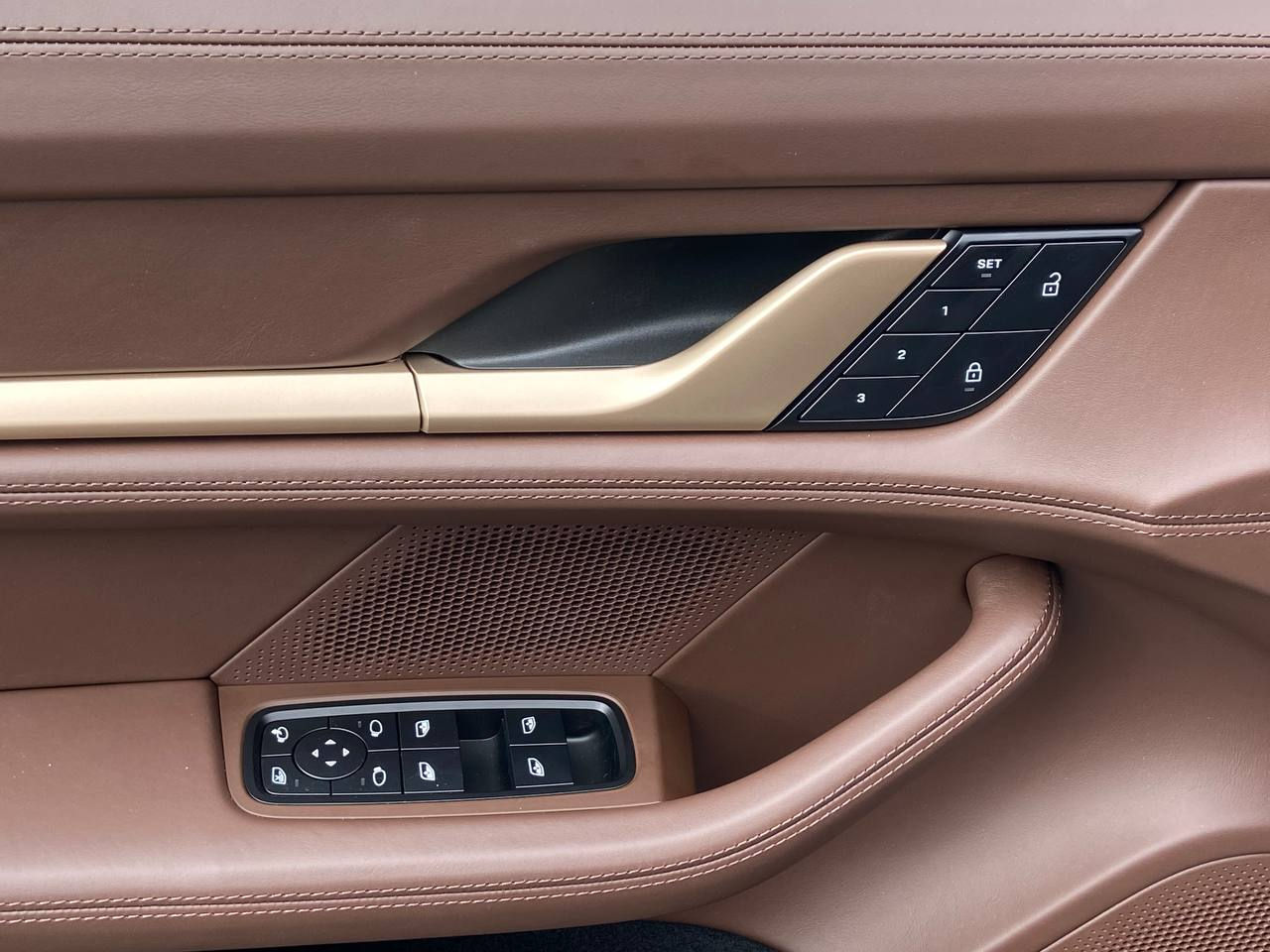 Porsche Taycan foto 6