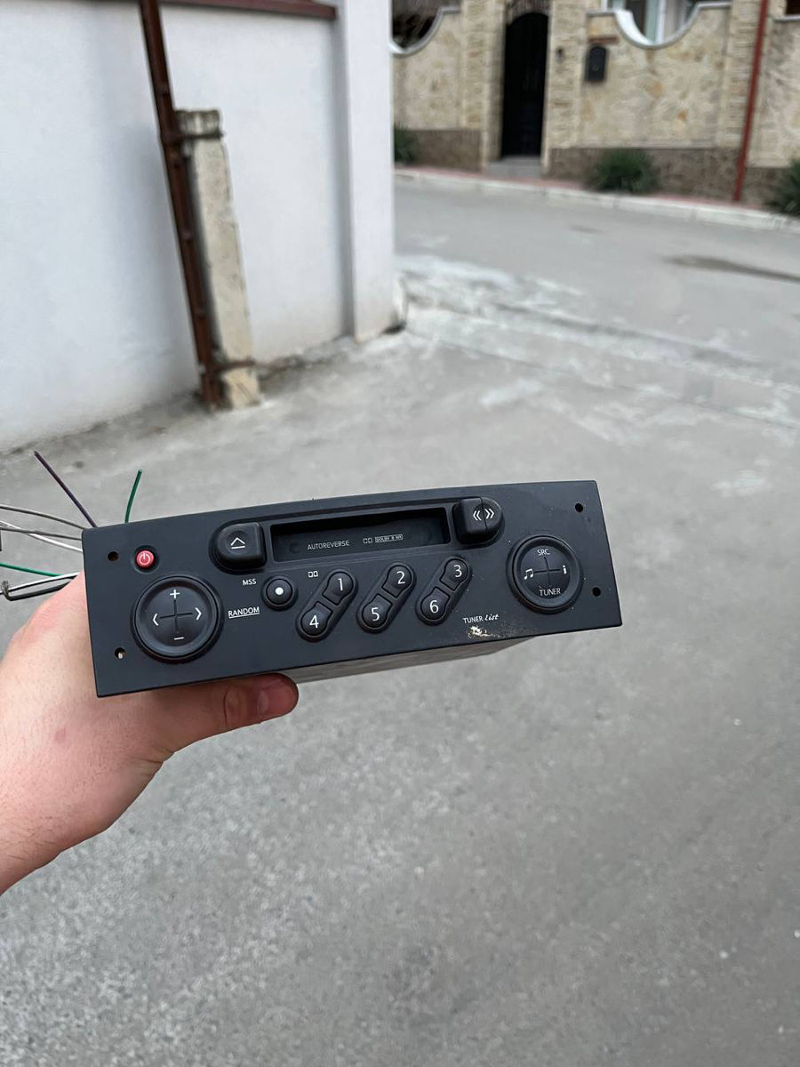 casetofon cu radio pentru Renault Megane, model din anii 2000–2002  foto 0