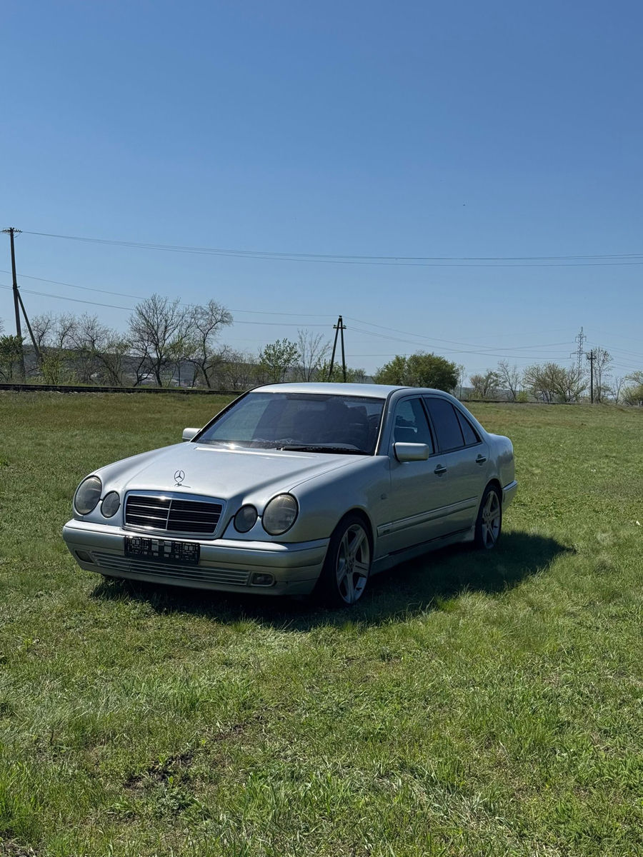 Mercedes E-Class фото 6