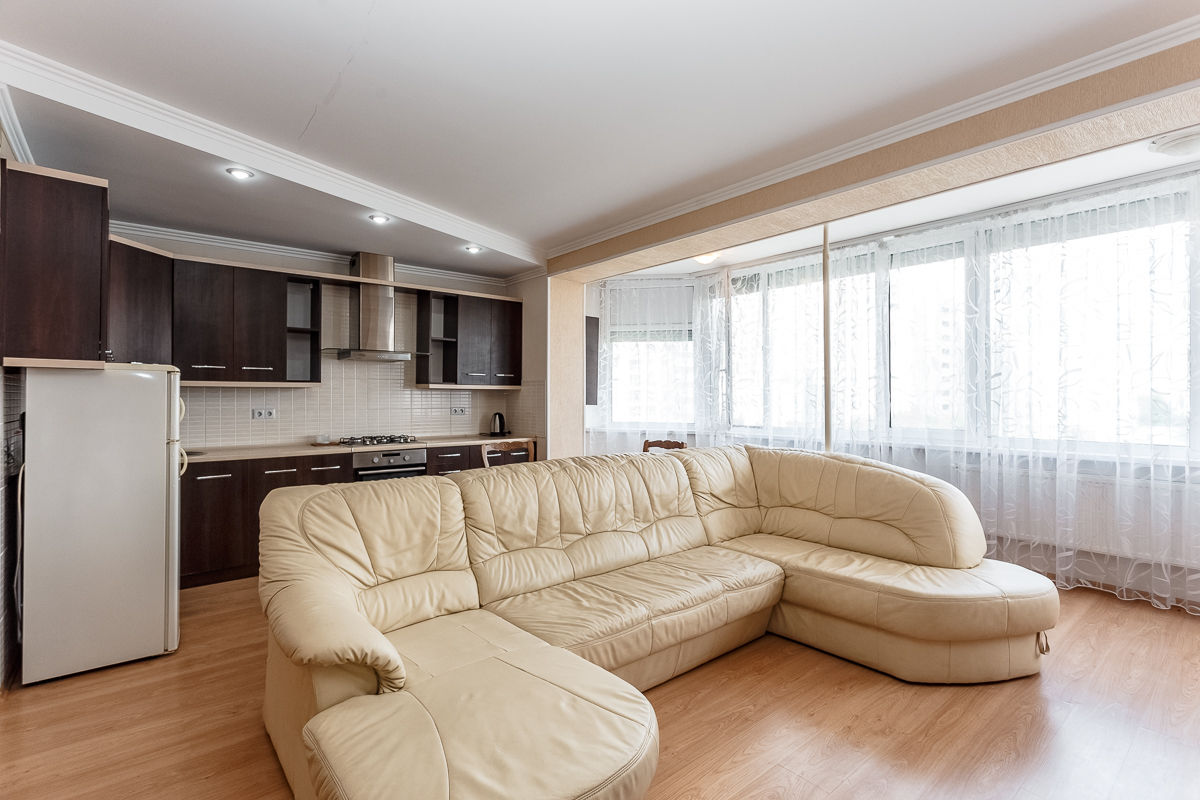 Apartament cu 4 camere, 132 m², Centru, Chișinău foto 0