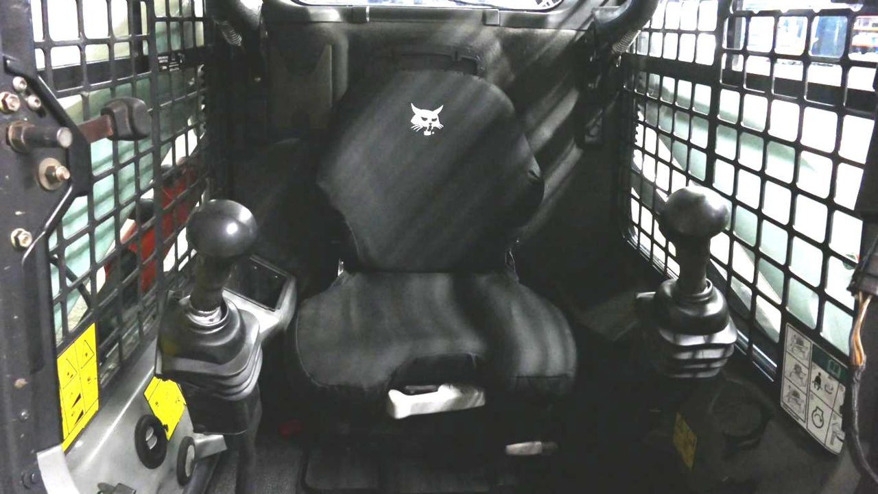 Погрузчик с бортовым поворотом Bobcat S 530, 2013, 2320 м/ч foto 13