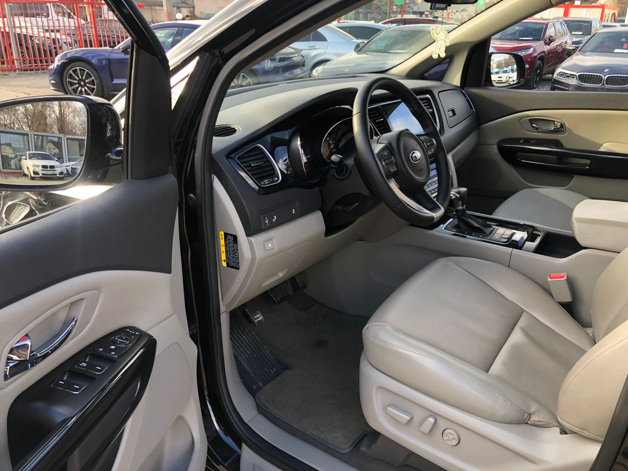 KIA Carnival foto 6