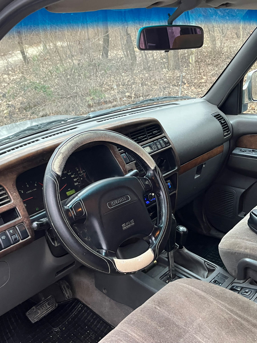 Isuzu Trooper foto 4
