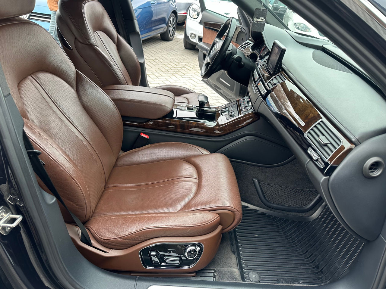 Audi A8 foto 7