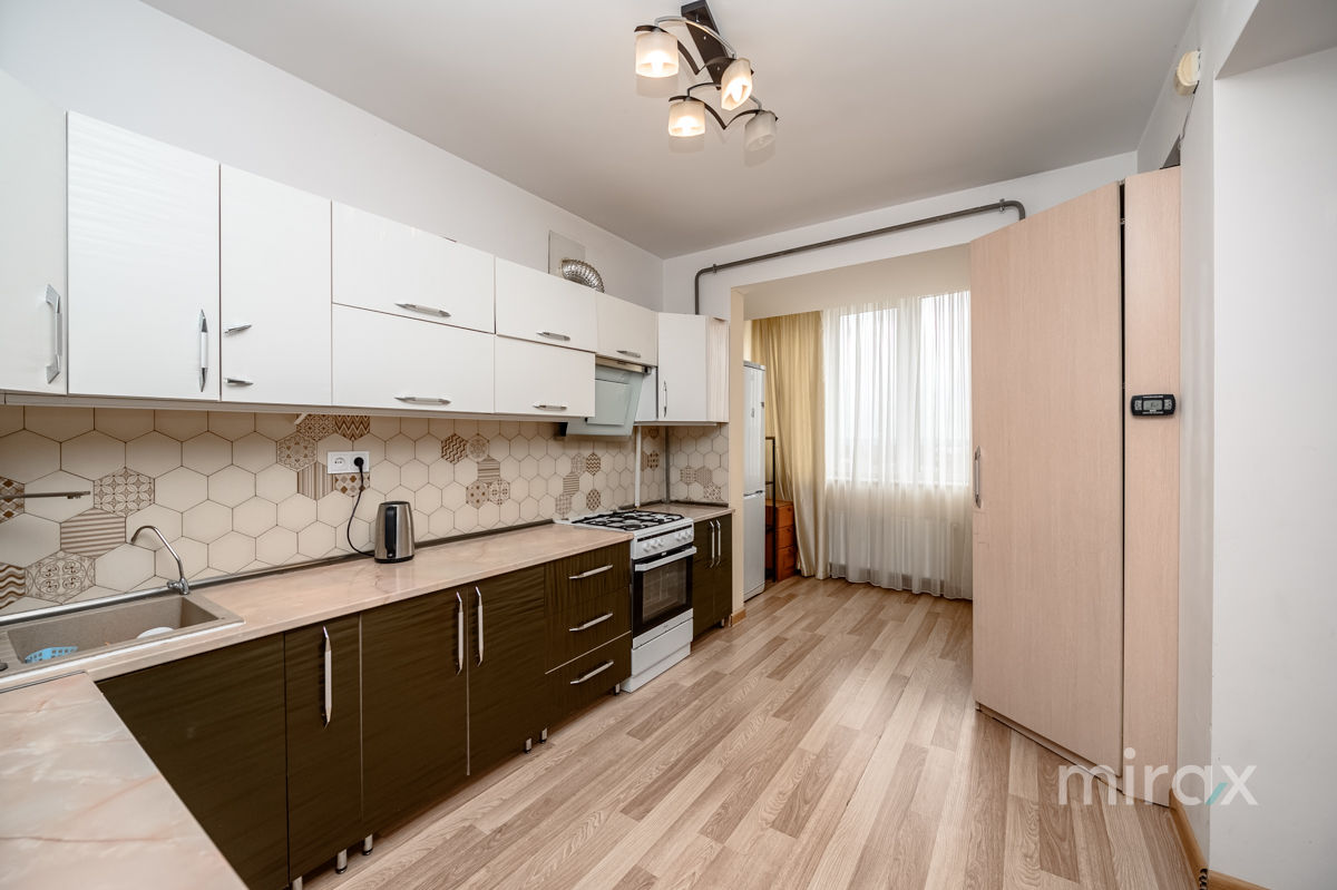 Apartament cu 3 camere, 150 m², Buiucani, Chișinău foto 4