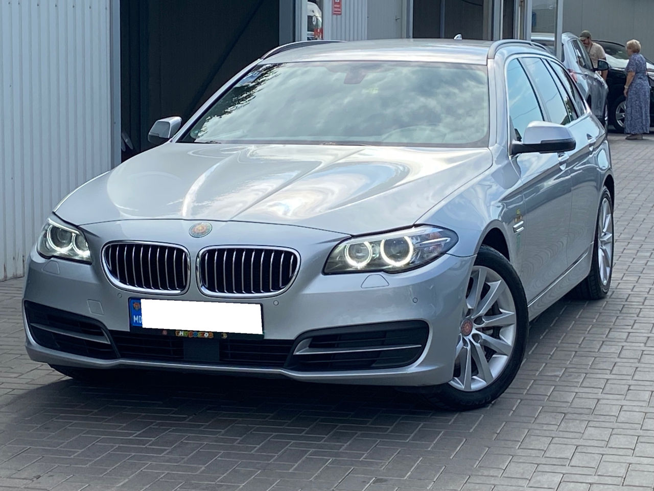 BMW 5 Series foto 2
