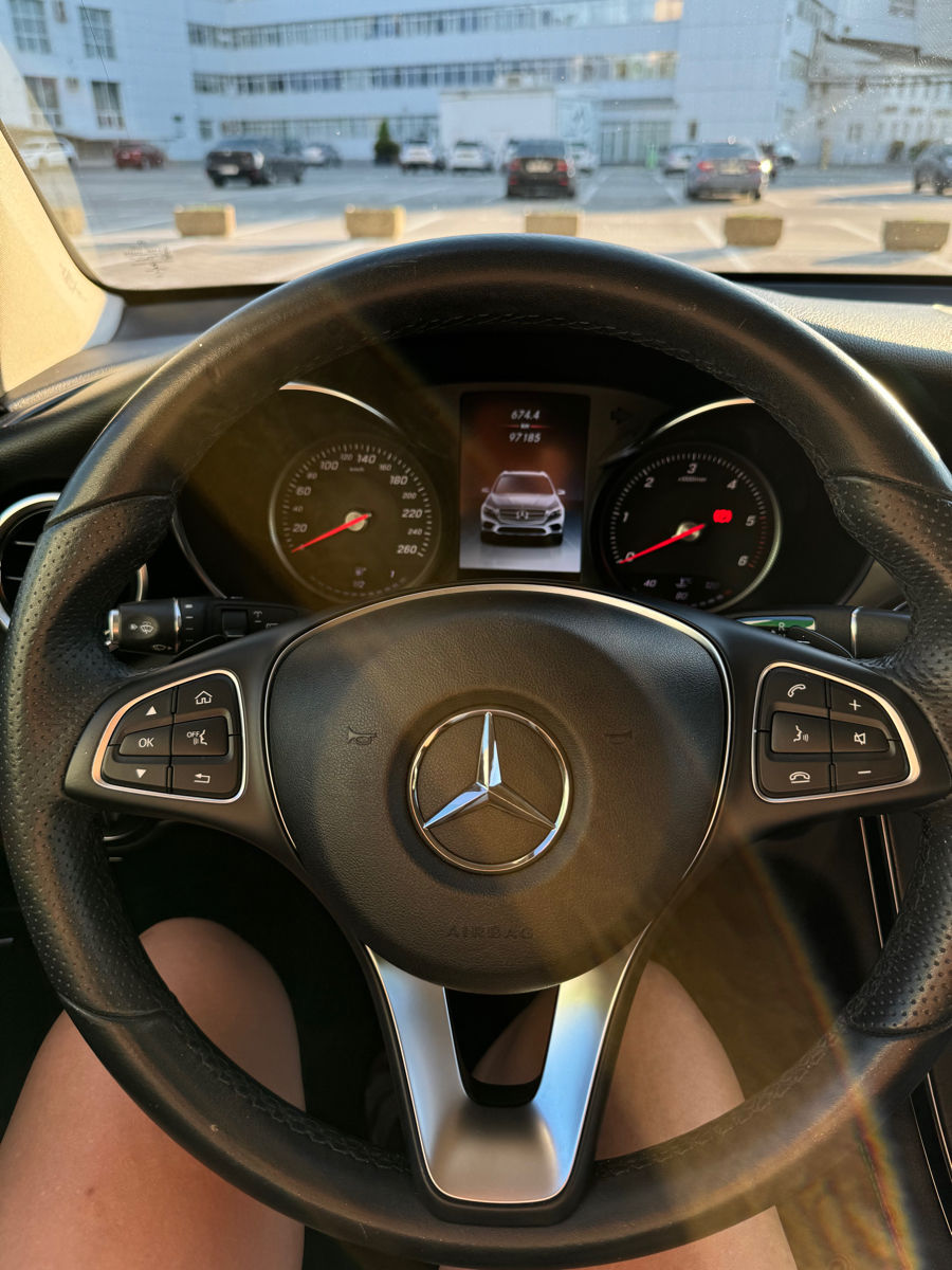 Mercedes GLC foto 8