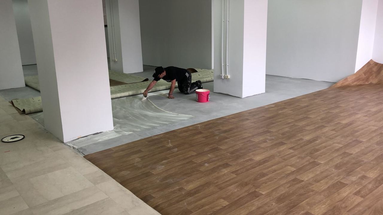 Montaj profesional podele...Linoleum Laminat Covrolin LVT Venil Parchet foto 2