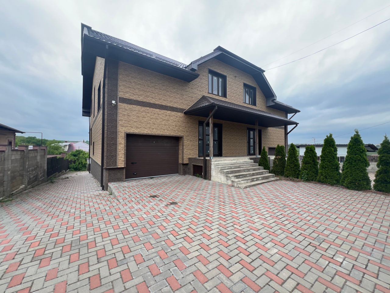 Casă 248 m² pe teren 6 ari