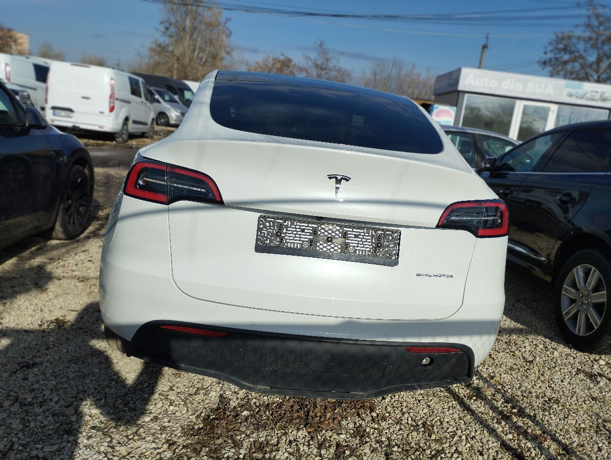 Tesla Model Y foto 5