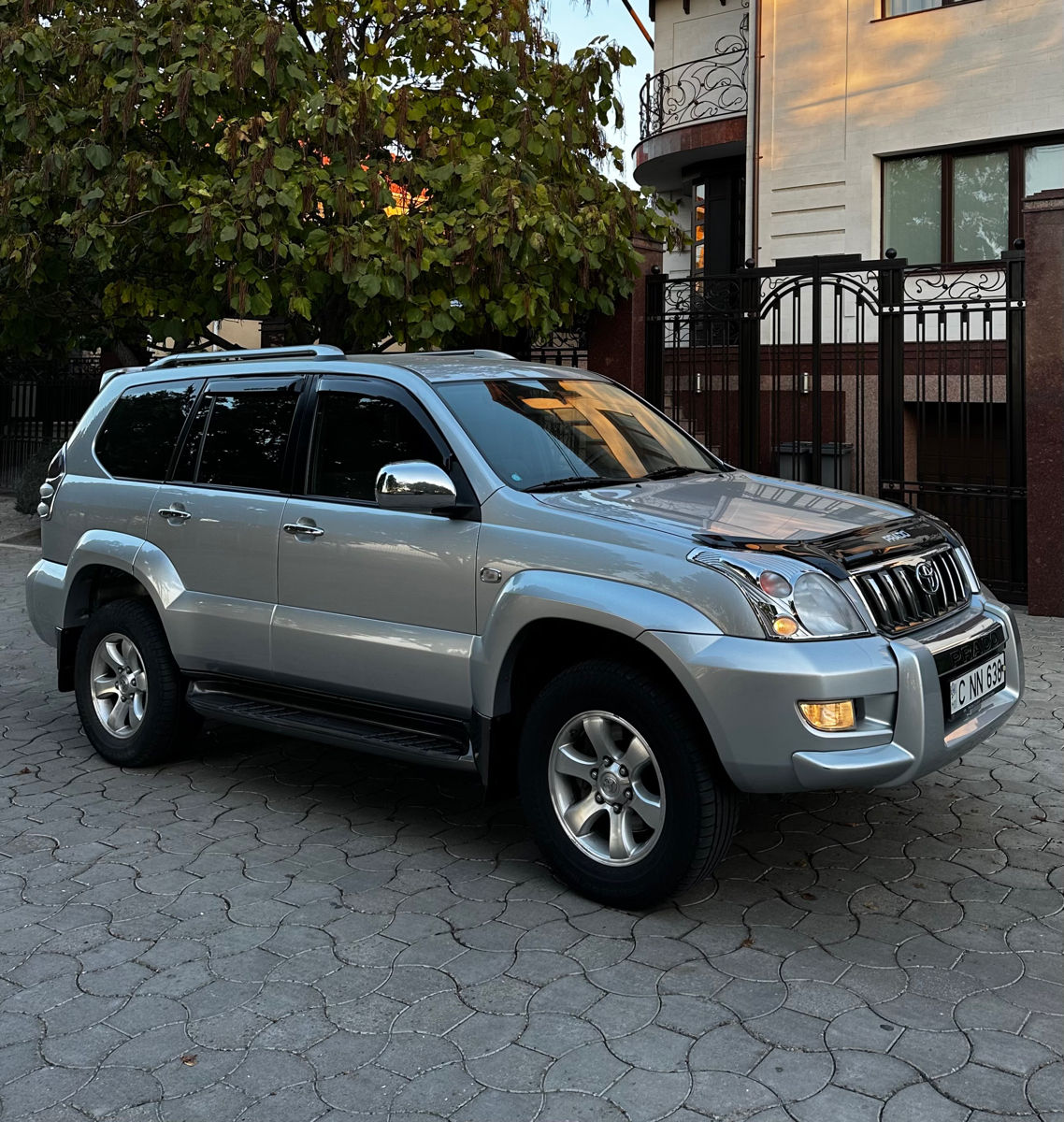 Toyota Land Cruiser Prado foto 2