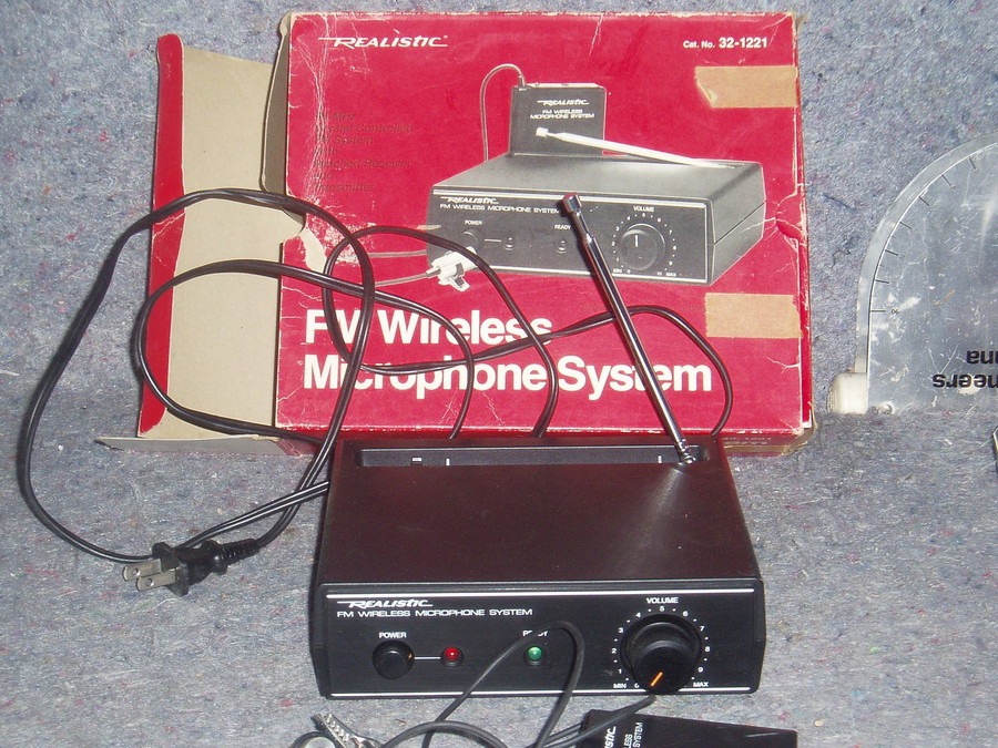 RADIO SHACK FM Wireless Microphone System 32 1221B receptor si