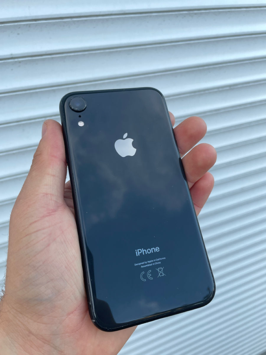 iPhone XR Black 64 gb