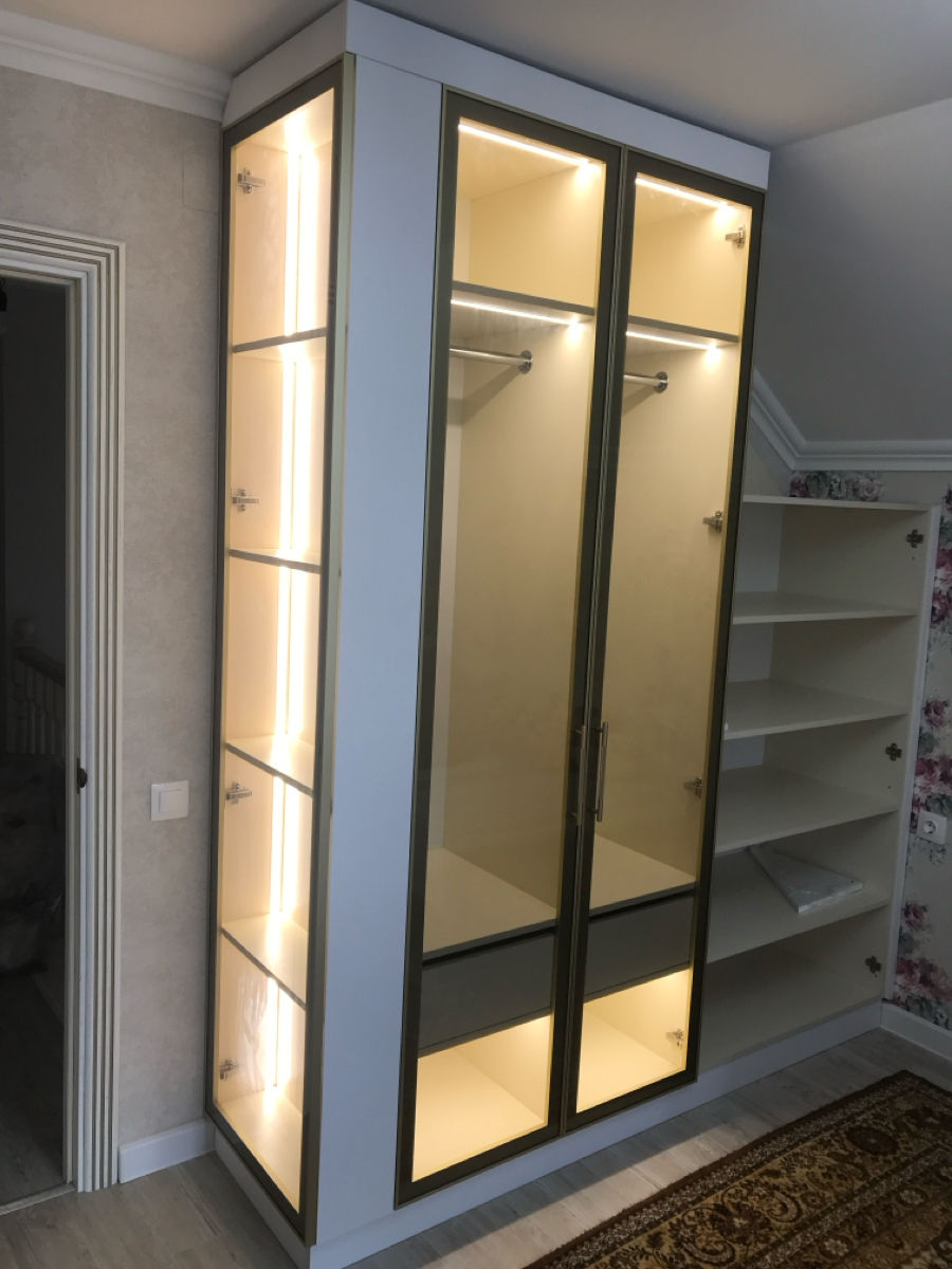 Mobilă la comandă ,lumină led+vopsire fasade MDF foto 6