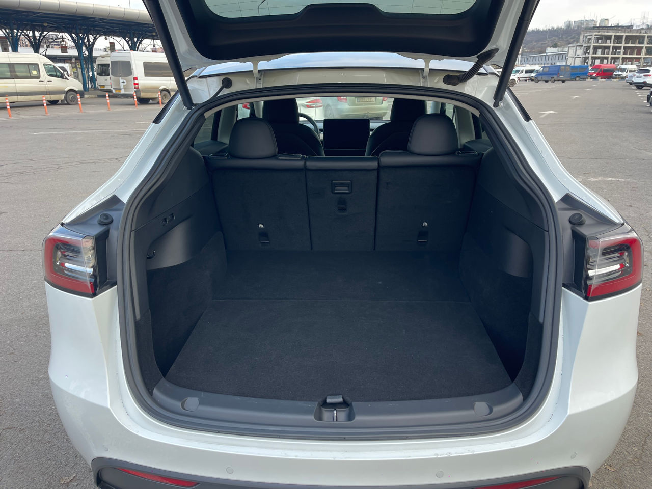 Tesla Model Y foto 12