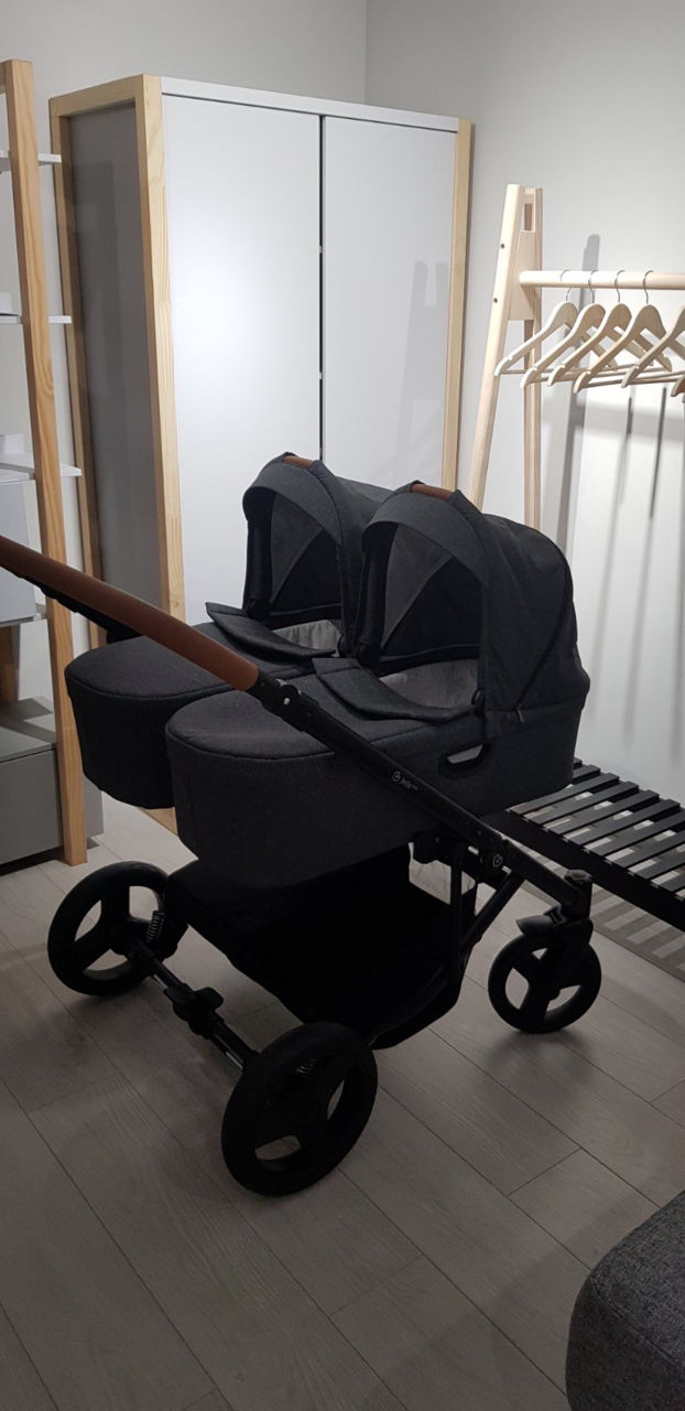 Коляска для двойни Jedo Fyn Duo + 2 автокресла с адаптером на раму.