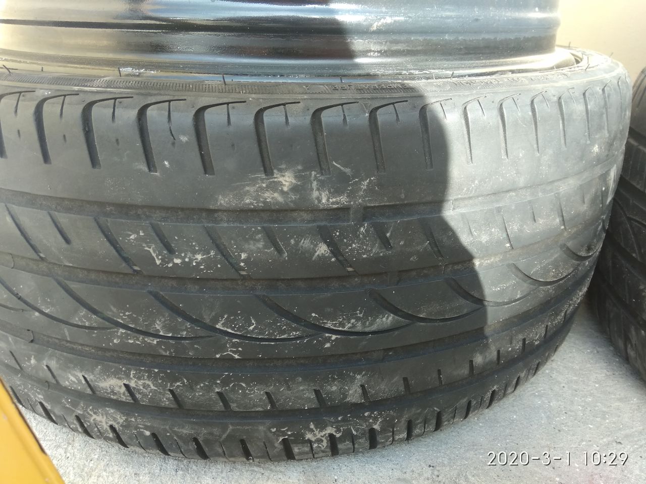 245 30 R20